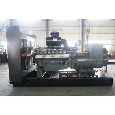800kw威曼柴油發(fā)電機(jī)組-威曼16缸柴油機(jī)D30A2柴油發(fā)電機(jī)組,缸徑/行程：128/142mm,柴油發(fā)電機(jī)組水冷發(fā)動(dòng)機(jī)功率880KW,柴油發(fā)電機(jī)組配套馬拉松斯坦福發(fā)電機(jī)。廠價(jià)直銷歡迎選購(gòu)：13773399855。