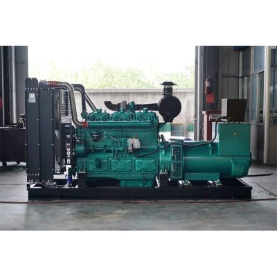 200kw乾能柴油發(fā)電機組-乾能6缸柴油機6135AZLD柴油發(fā)電機組,缸徑/行程：135/150mm,柴油發(fā)電機組水冷發(fā)動機功率227KW,柴油發(fā)電機組配套馬拉松斯坦福發(fā)電機。廠價直銷歡迎選購：13773399855。