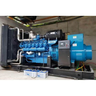 1100kw博杜安柴油發(fā)電機(jī)組-博杜安12缸柴油機(jī)12M33D1210E200柴油發(fā)電機(jī)組,缸徑/行程：150/185mm,柴油發(fā)電機(jī)組水冷發(fā)動機(jī)功率1210KW,柴油發(fā)電機(jī)組配套馬拉松斯坦福發(fā)電機(jī)。廠價直銷歡迎選購：13773399855。
