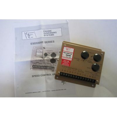 6端子接直流24V（特殊訂貨12V）電源，可利用發(fā)動機的控制電瓶、起動電瓶或采用其它穩(wěn)壓及非穩(wěn)壓電源供電，但要保證系統(tǒng)的峰值功耗和電壓波動范圍的要求。當采用起動電瓶供電時，必須設置充電裝置以保證電瓶電量充足。在發(fā)動機起動時，電瓶短時間的輸出電壓跌落不會影響調(diào)速器正常工作。轉速控制器正電源端（6腳）通過電源開關（或停機開關）、必要時可加保險絲串連直接接至24V電瓶正極，即直接從電瓶正極取電。轉速控制器負電源端（5腳）必須從電瓶負極直接引線。如果電源負極需接地，則電源負極在電瓶負極端接大地，不能從控制器負極（