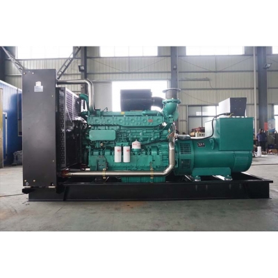 700KW玉柴柴油發(fā)電機組-玉柴6缸柴油機YC6TD1000-D30,柴油發(fā)電機組缸徑/行程：152/180mm,柴油發(fā)電機組水冷發(fā)動機功率735KW,柴油發(fā)電機組配套馬拉松斯坦福發(fā)電機。廠價直銷歡迎選購：13773399855。
